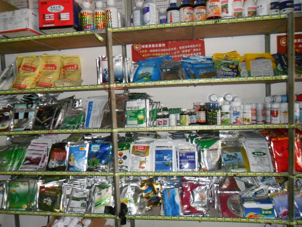 千万营业额农药店招标农药了:"蓟马药,白粉虱药,斑潜蝇药,豆荚螟药,螨