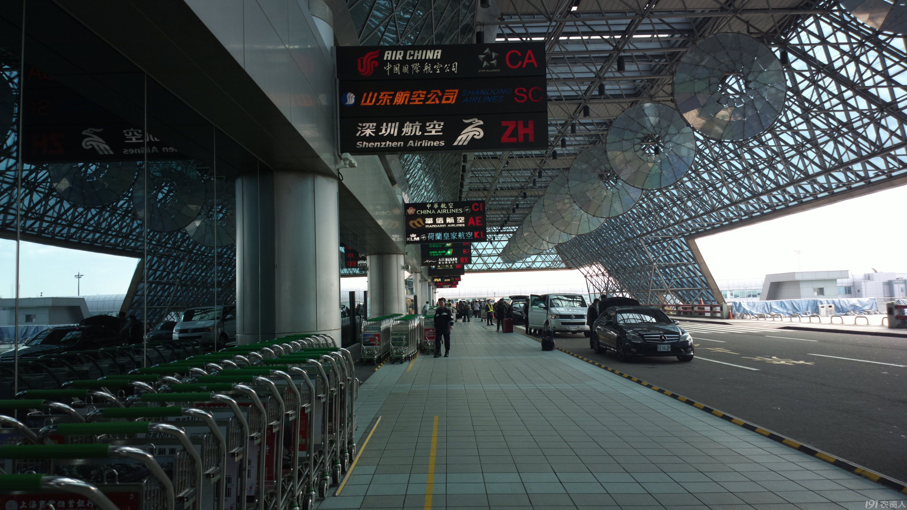 台湾之旅第二十四帖------桃园国际机场空中巴士手机拍