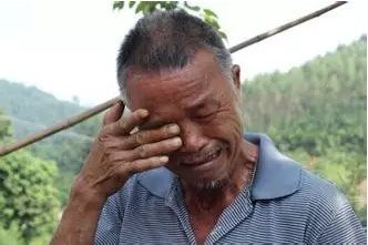 农村男人哭图片